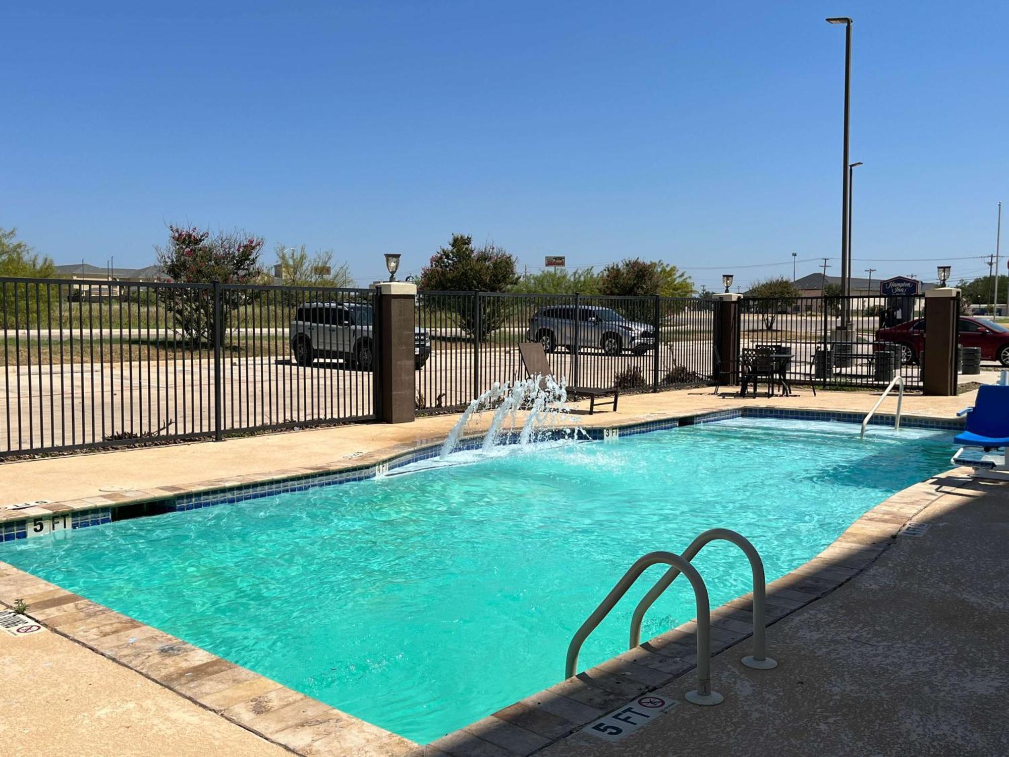 Quality Inn & Suites Pearsall Exterior foto