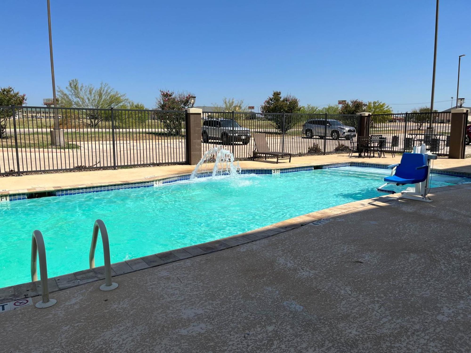 Quality Inn & Suites Pearsall Exterior foto